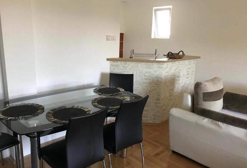 City View & Pool Apartment