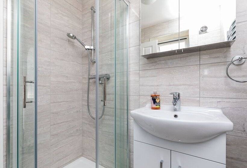 Findon  Stylish Suite 10mins Close To Airport