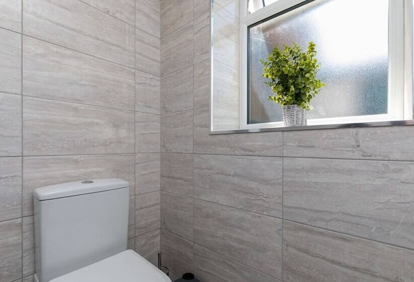 Findon  Stylish Suite 10mins Close To Airport