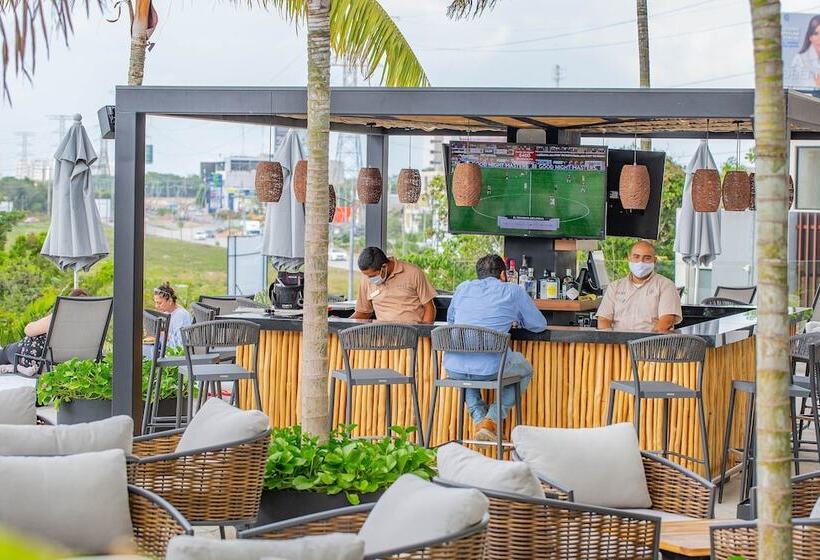 Hive Cancun By G Hotels