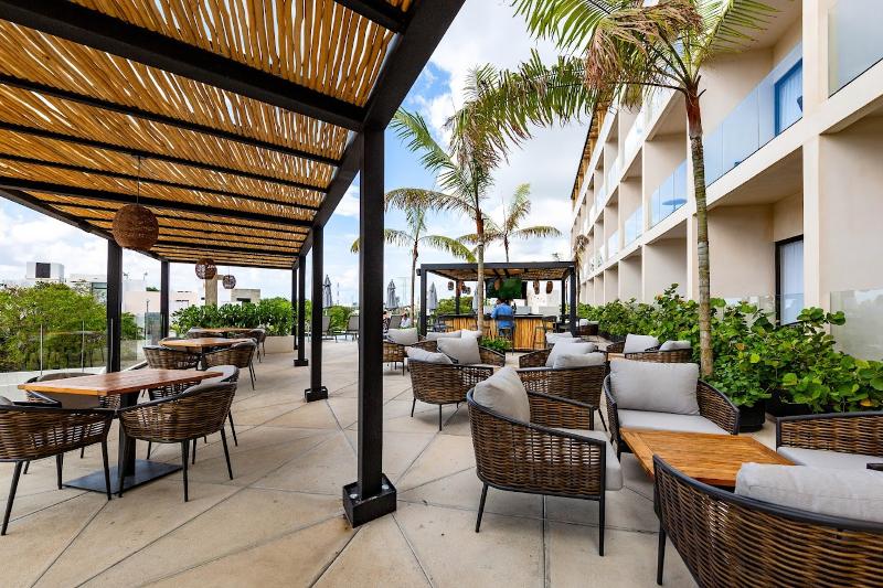 Hive Cancun By G Hotels