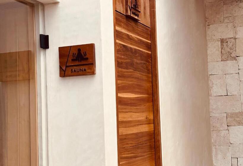 Hive Cancun By G Hotels