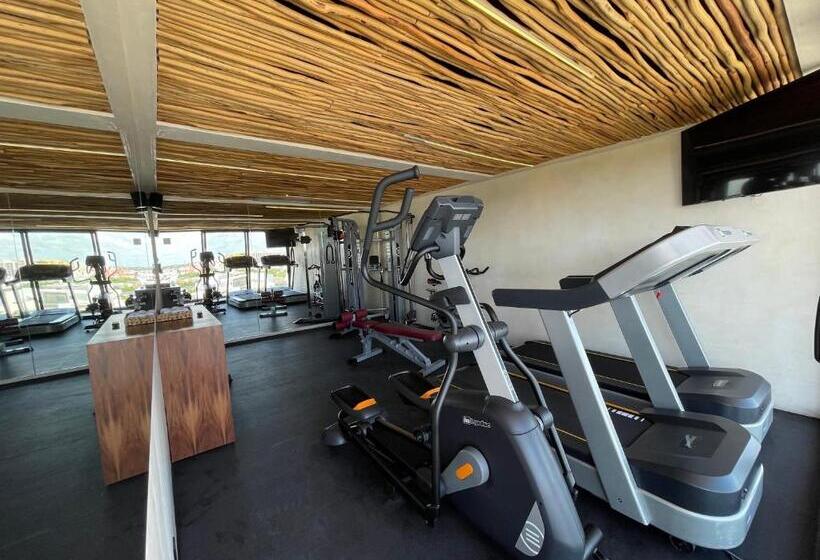 Hive Cancun By G Hotels