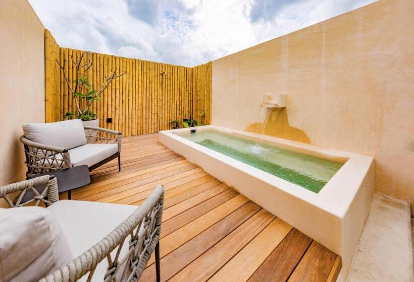 Hive Cancun By G Hotels