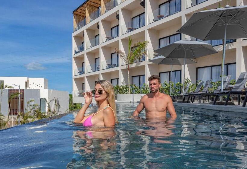 Hive Cancun By G Hotels