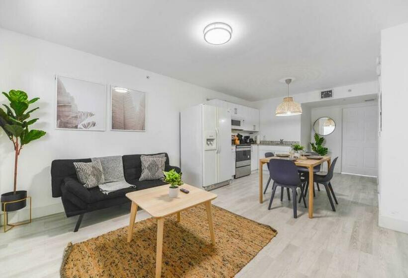 Splendid Location Apt Close To Brickell & Marlins Park