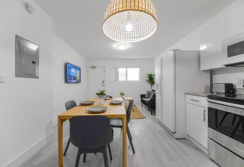 Splendid Location Apt Close To Brickell & Marlins Park