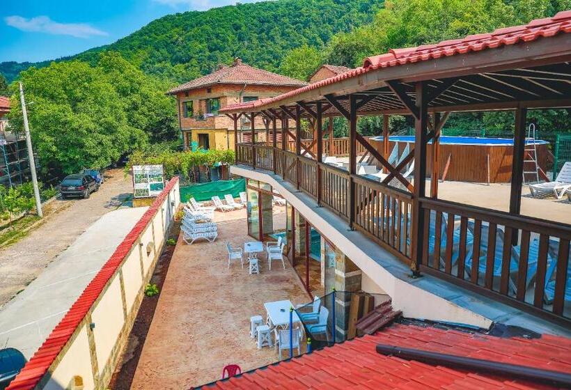 فندق صغير стаи за гост хит хаус и спа