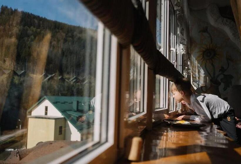 هاستل грибова хата