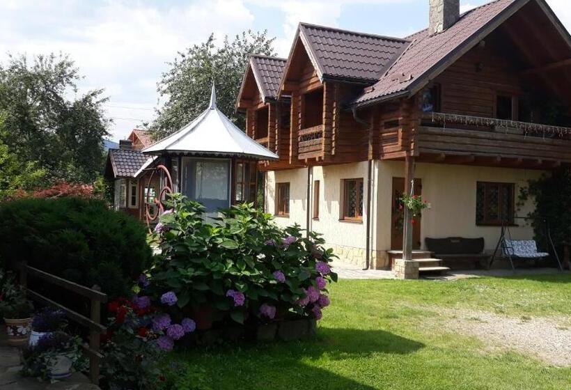 Hostel у тарнавских