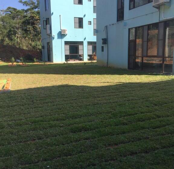 تختخواب و صبحانه 巨缿民宿巨象民宿