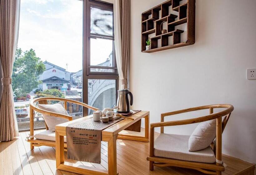 Bed and Breakfast 同里泊·晓烟河景民宿