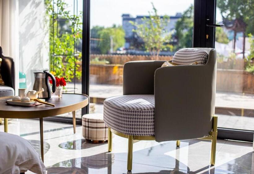 Bed and Breakfast 同里泊·晓烟河景民宿