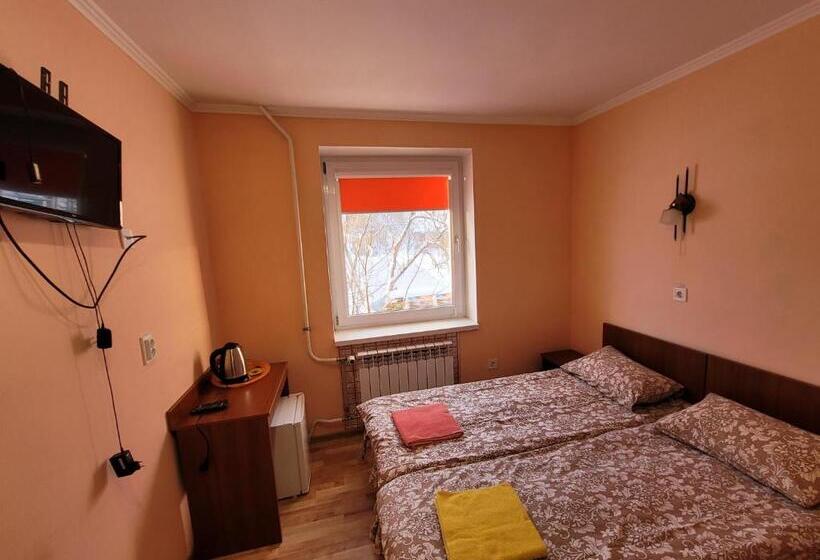 هتل база відпочинку тростян