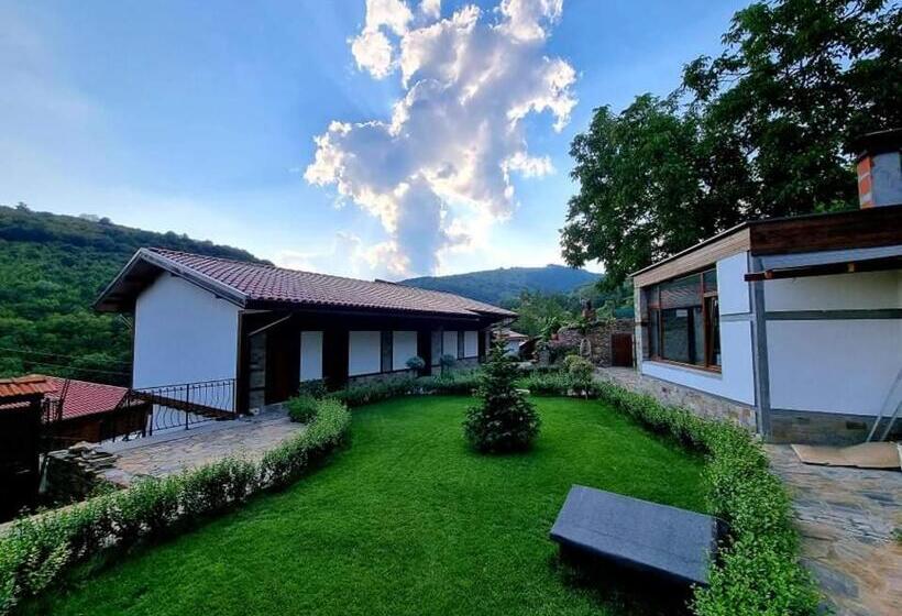 בית מלון כפרי семеен хотел берое