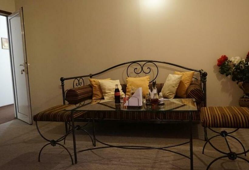 فندق хотел ресторант тиролиа