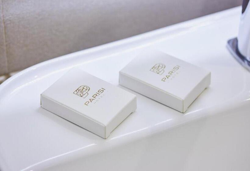 בית מלון כפרי хотел паризи