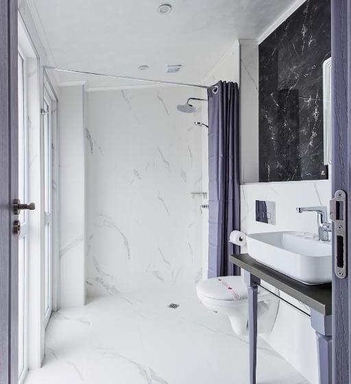 בית מלון כפרי хотел паризи