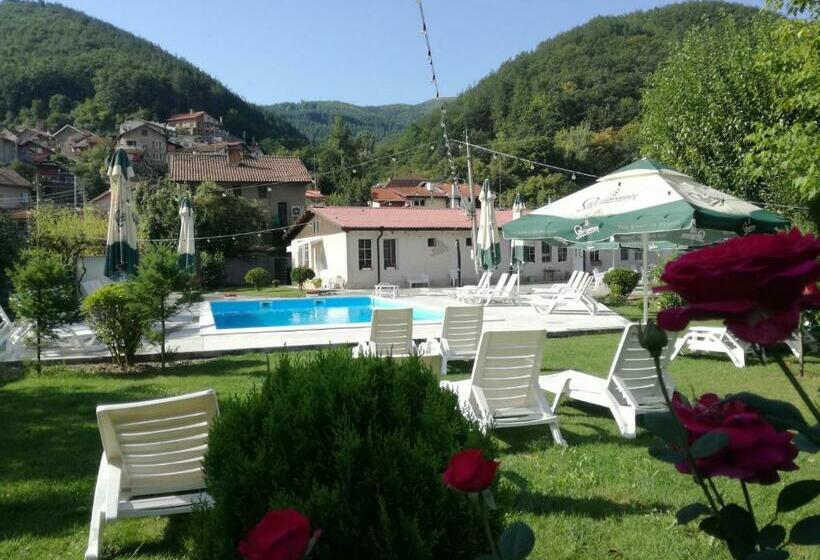 فندق маймун дере басейн, хотел, италианска пица