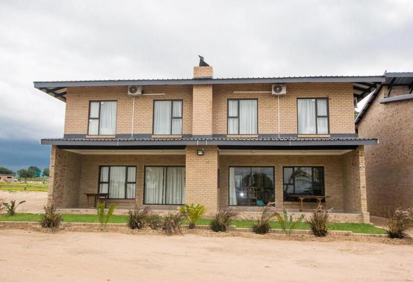 Отель Hoyohoyo Acorns Lodge