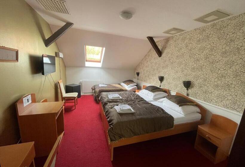 هتل Minaret&étterem