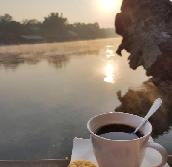 ホテル Rimwang The River Life