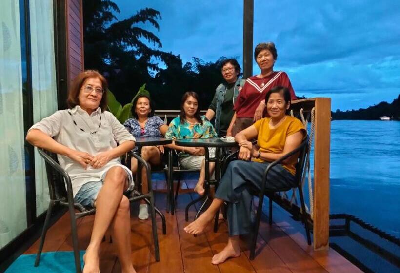 ホテル Rimwang The River Life