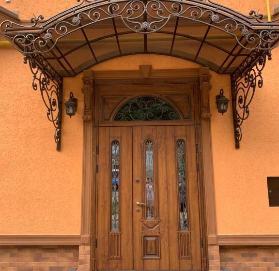 پانسیون сонячна соната