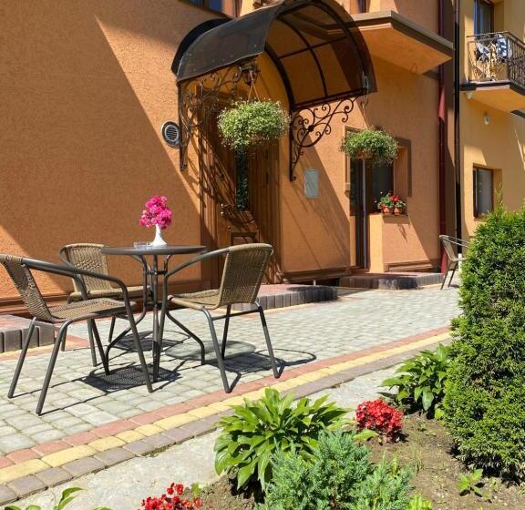 پانسیون сонячна соната