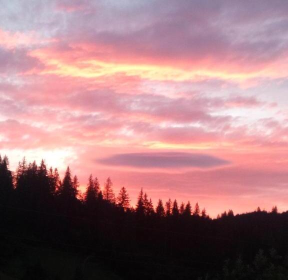 Majatalo захід сонця