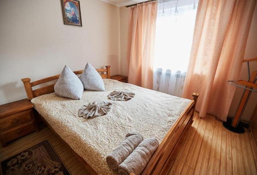 Majatalo захід сонця