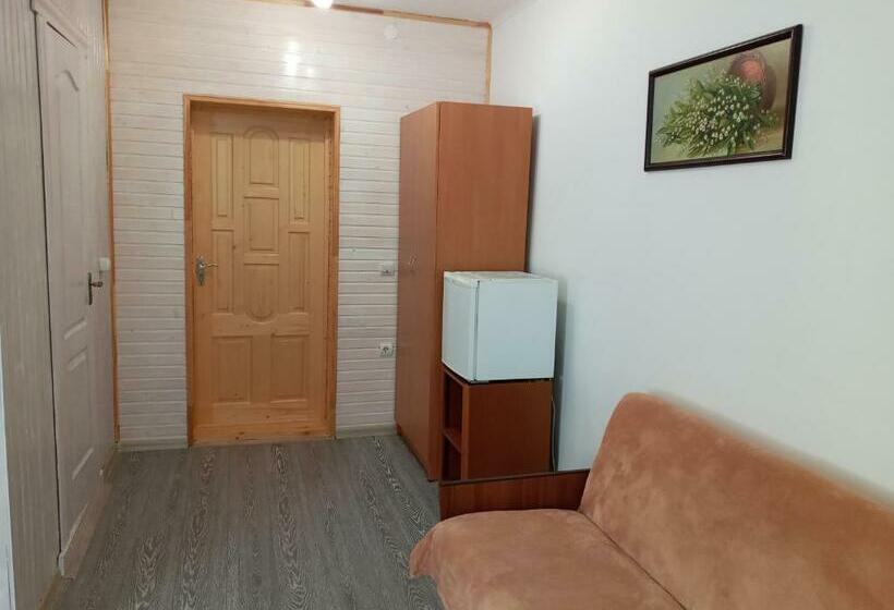 Pension (Hôtel basse catégorie) садиба древоцвіт