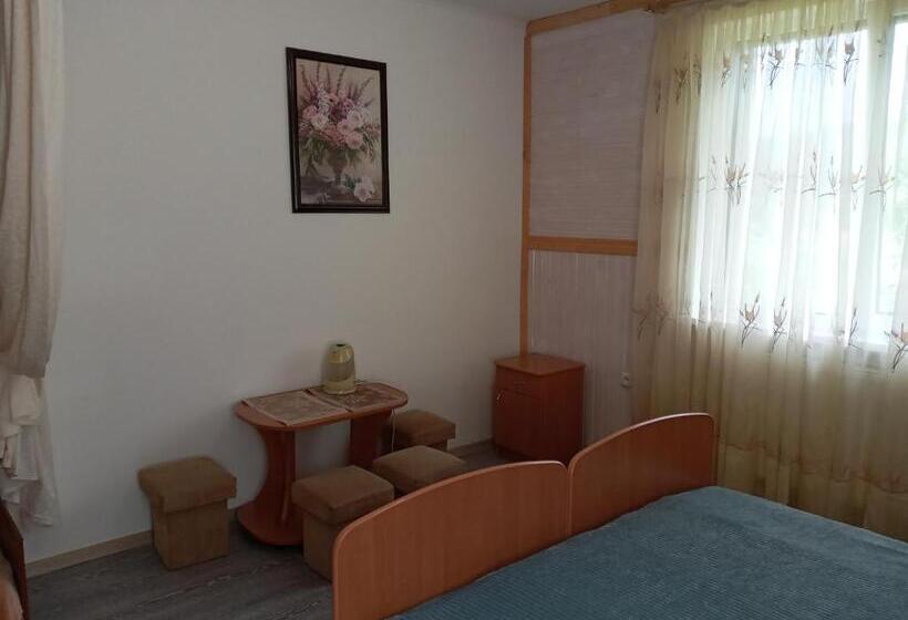 Pension (Hôtel basse catégorie) садиба древоцвіт