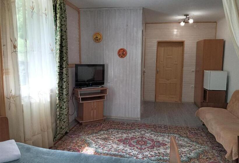 Pension (Hôtel basse catégorie) садиба древоцвіт