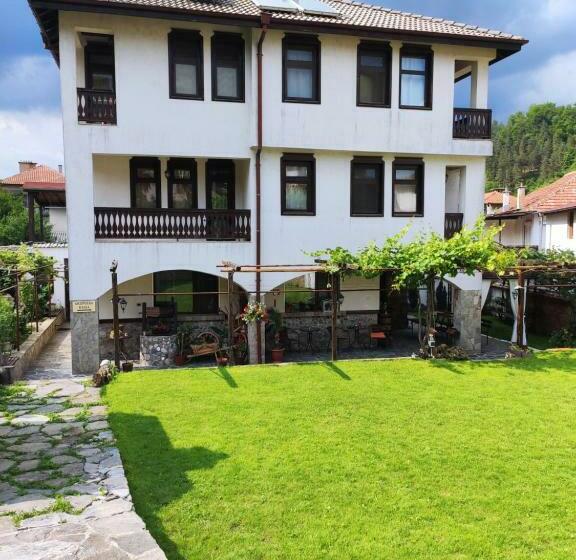 Pension (Hôtel basse catégorie) андреева къща