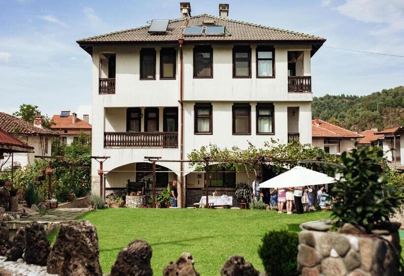 Pension (Hôtel basse catégorie) андреева къща