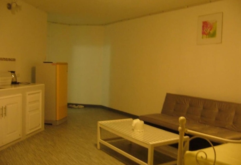 펜션 Room In Guest Room Chan Kim Don Mueang Guest House Triple Room