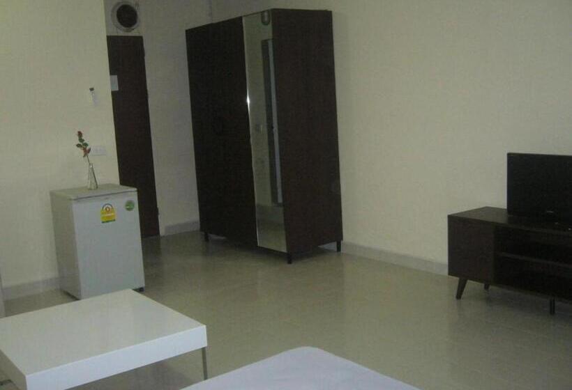 펜션 Room In Guest Room Chan Kim Don Mueang Guest House Triple Room