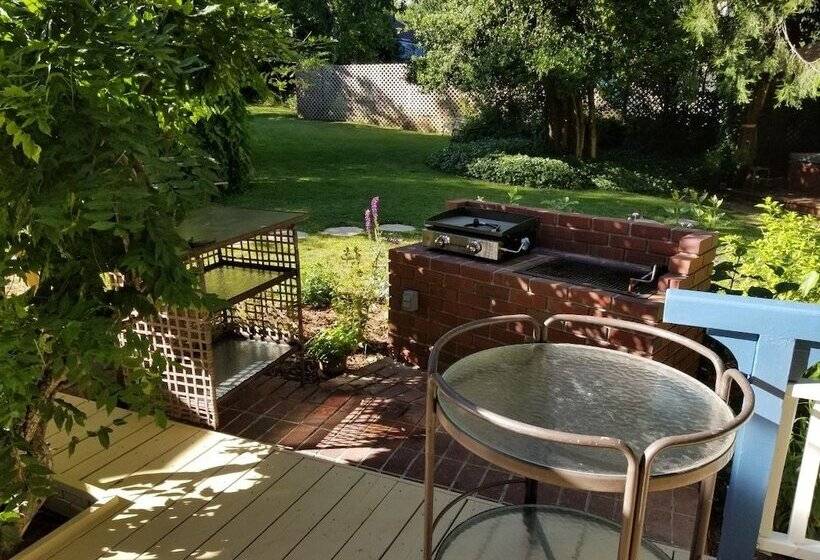 호스텔 American River Inn