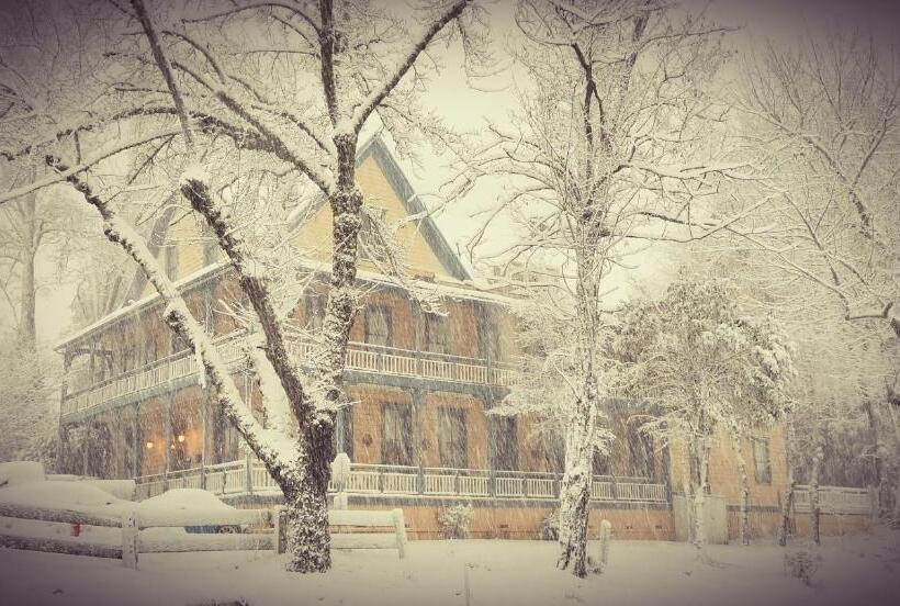 호스텔 American River Inn