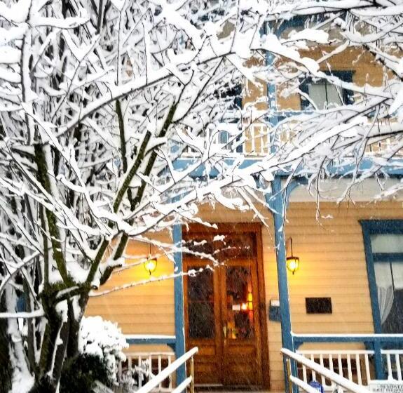 호스텔 American River Inn