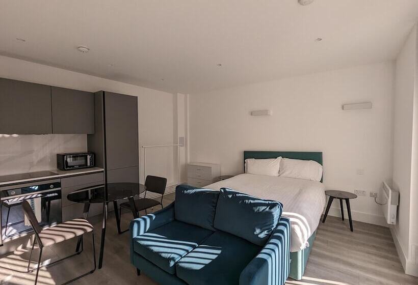 Charles Hope London Brentford