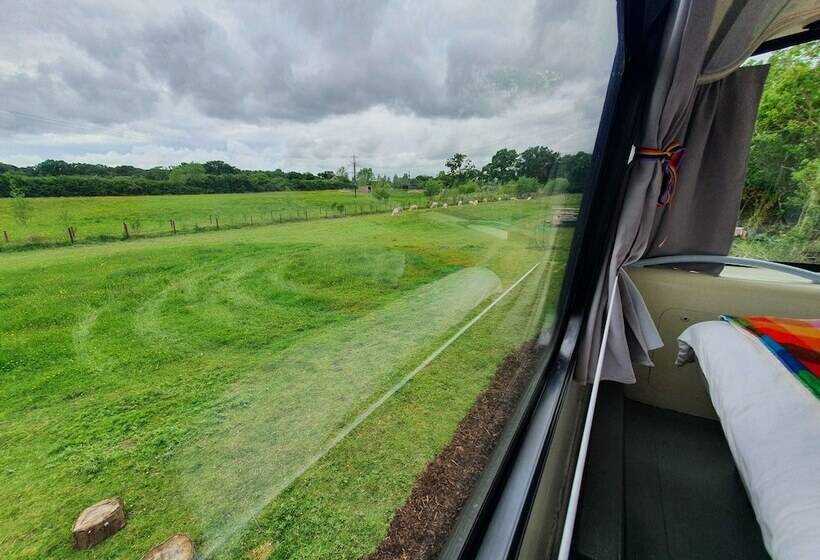 Double Decker Bus On An Alpaca Farm Sleeps 8, 5 Mins Drive To Dartmoor
