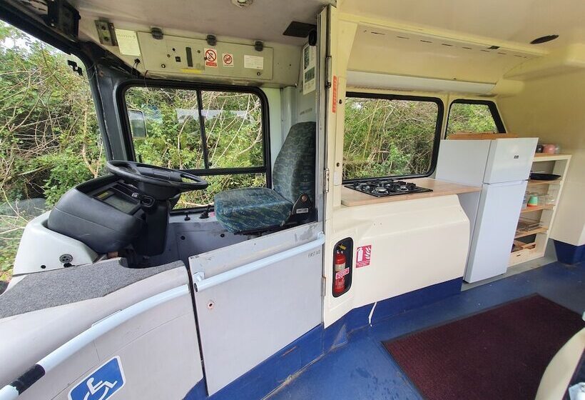 Double Decker Bus On An Alpaca Farm Sleeps 8, 5 Mins Drive To Dartmoor