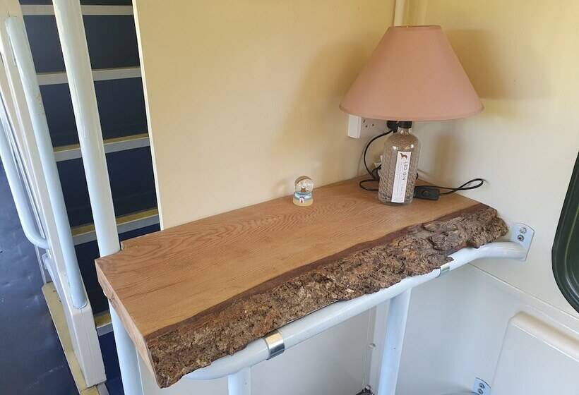 Double Decker Bus On An Alpaca Farm Sleeps 8, 5 Mins Drive To Dartmoor