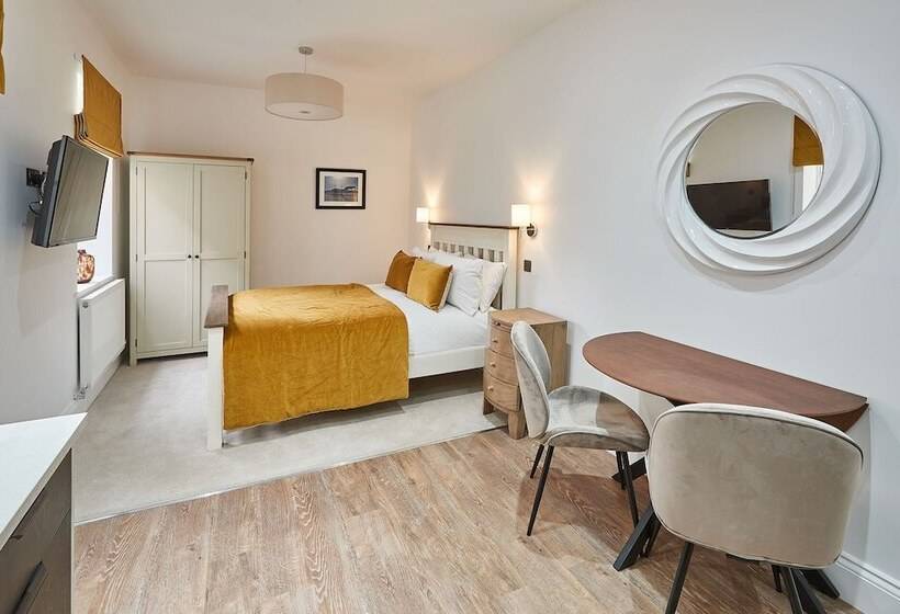 Host & Stay   Studio Pods