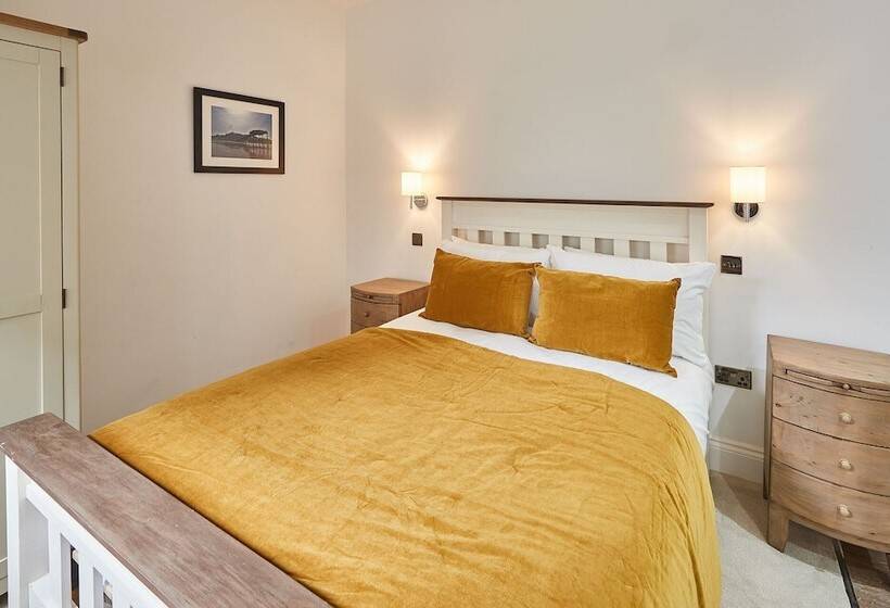 Host & Stay   Studio Pods