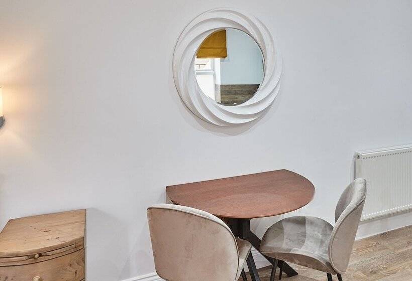 Host & Stay   Studio Pods