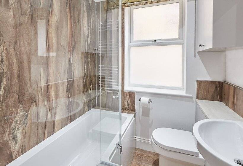 Host & Stay   Studio Pods