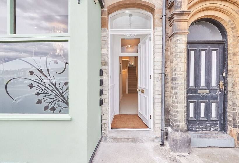 Host & Stay   Studio Pods